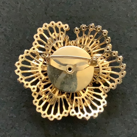 ✨Host pick✨ Vintage brooch - Picture 2 of 4